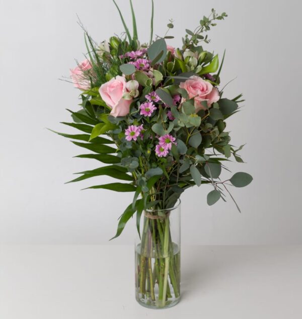 The Sweet Gesture: Pink Roses & Seasonal Flowers