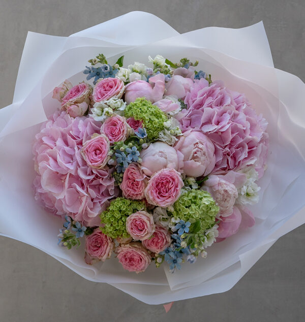 Pink Dream: Seasonal Flowers & Hydrangea